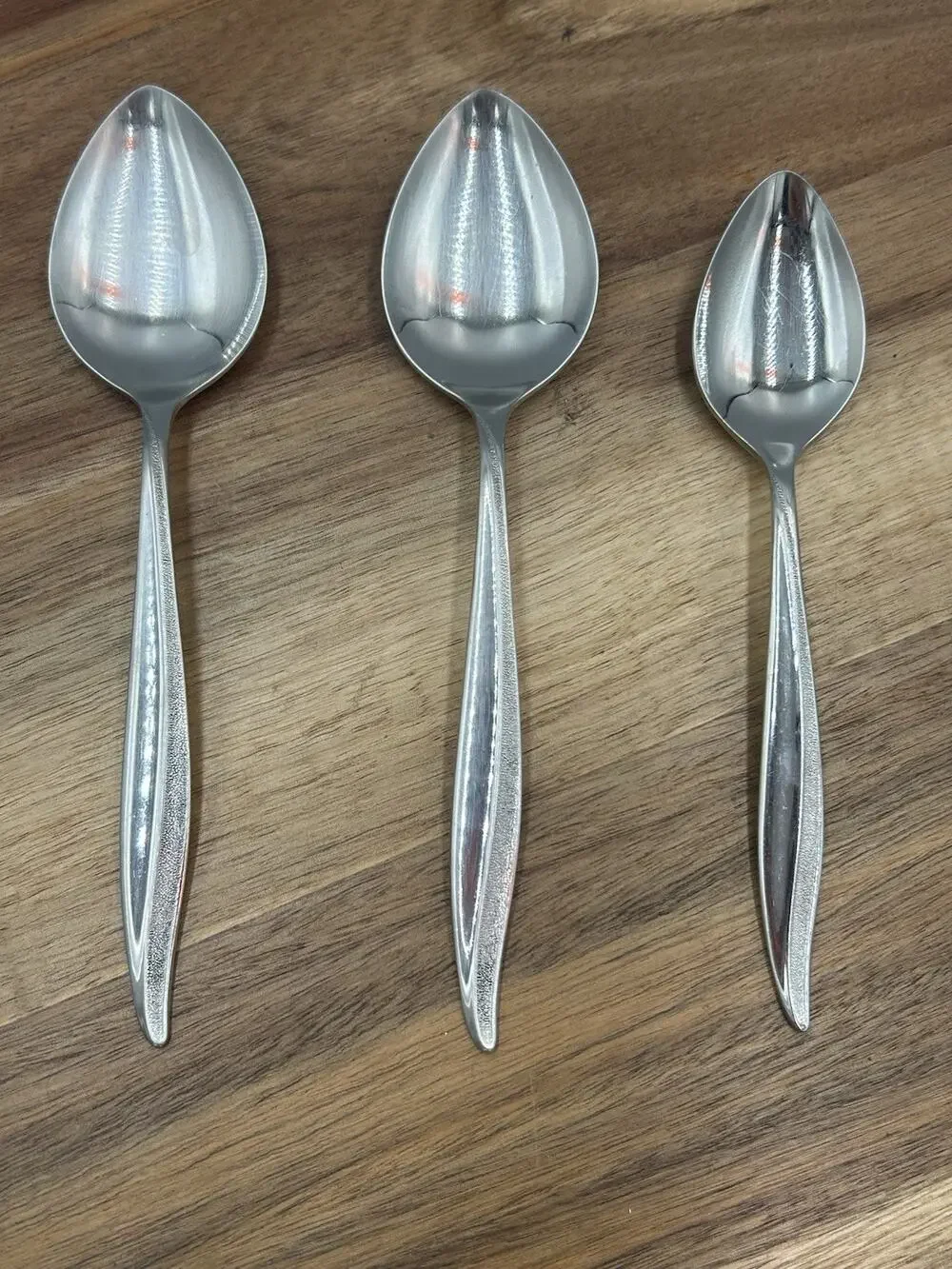 OneidaCraft Deluxe Textura Stainless Flatware Lot 2 Oval Spoons 1 Teaspoon MCM